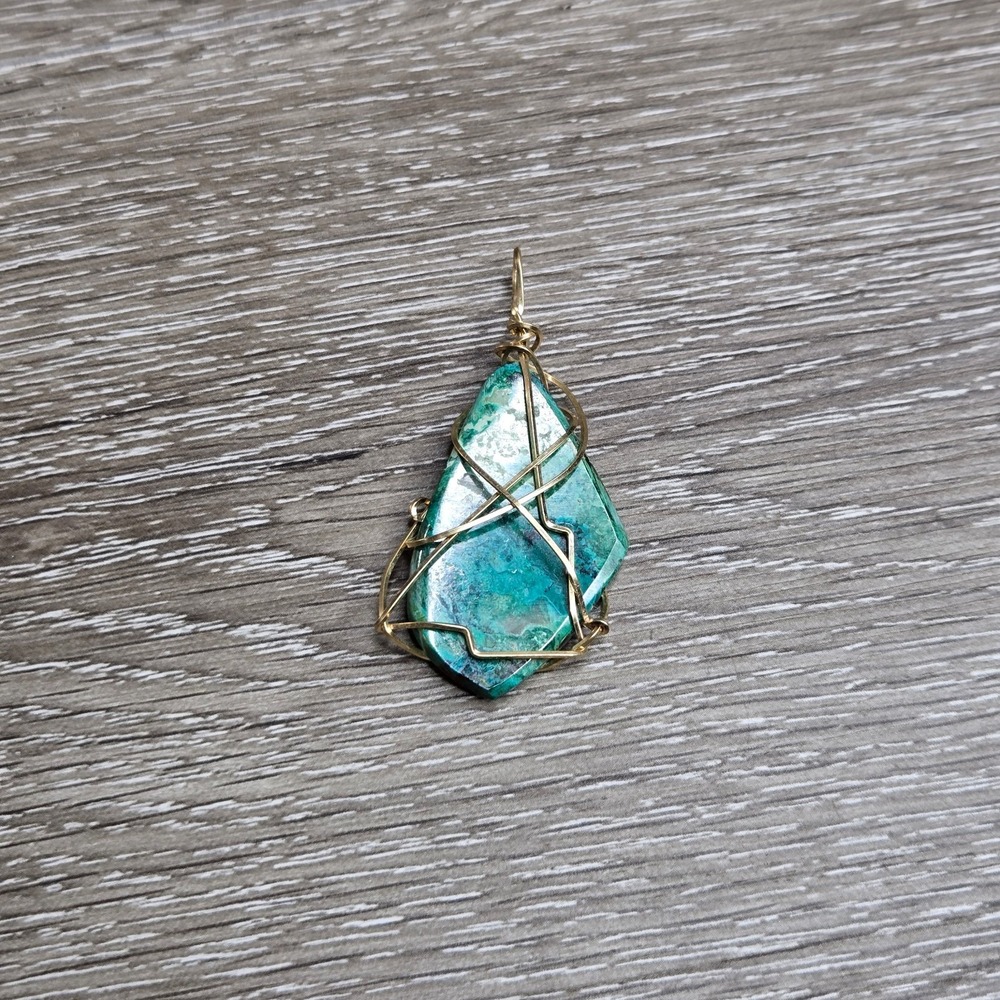 Hand Wrapped Green Stone Pendant Gold Tone Artisan Wire Jewelry 2"